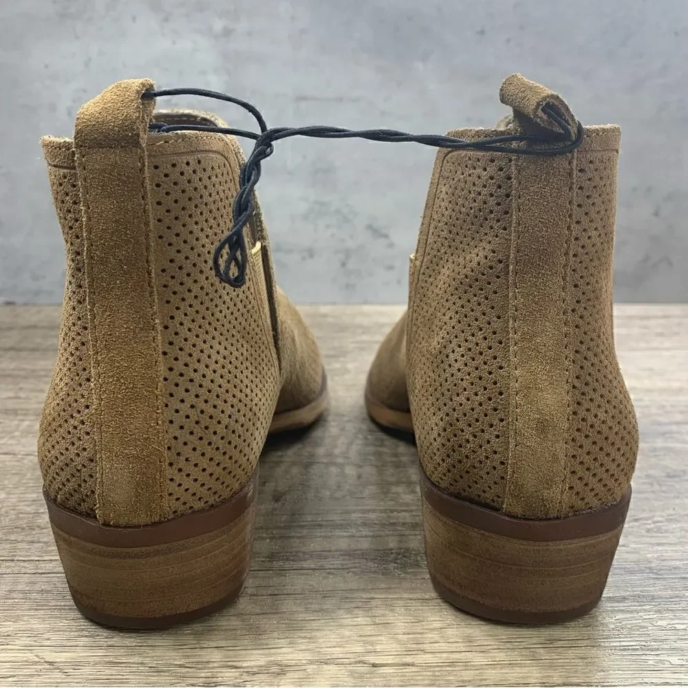 ‎Kensie~Women’s~”Glynda”~Desert Sand Perforated Suede Ankle Booties~Size 8M
